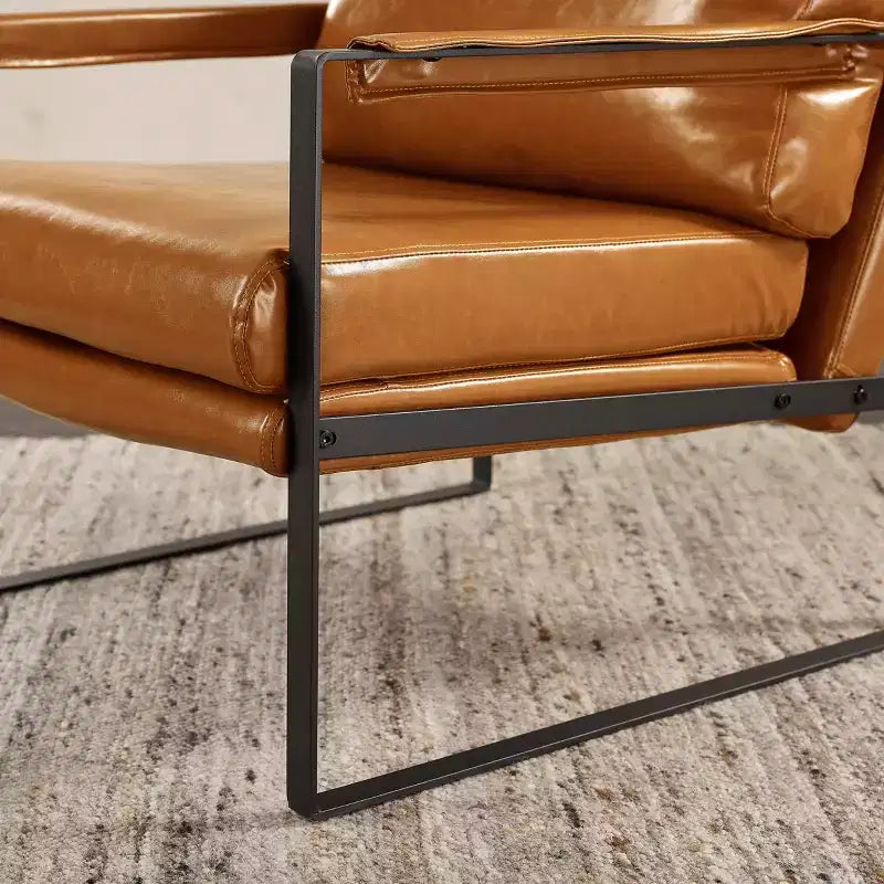Fauteuil d'appoint avec assise et dossier rembourrés en similicuir