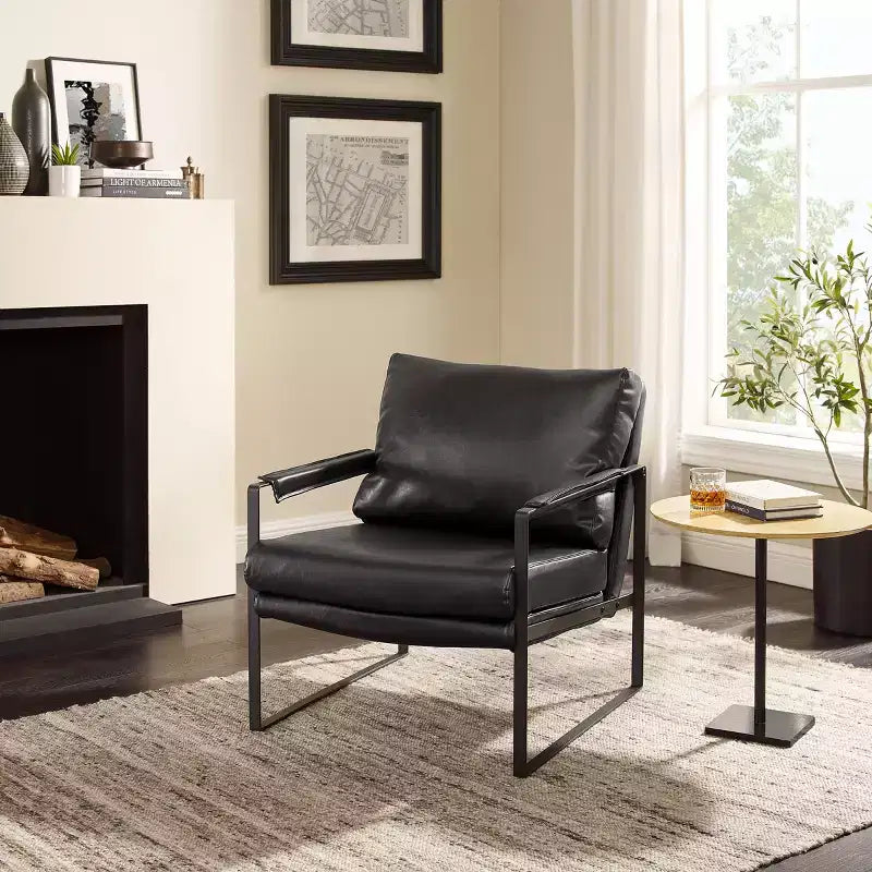 Fauteuil d'appoint avec assise et dossier rembourrés en similicuir