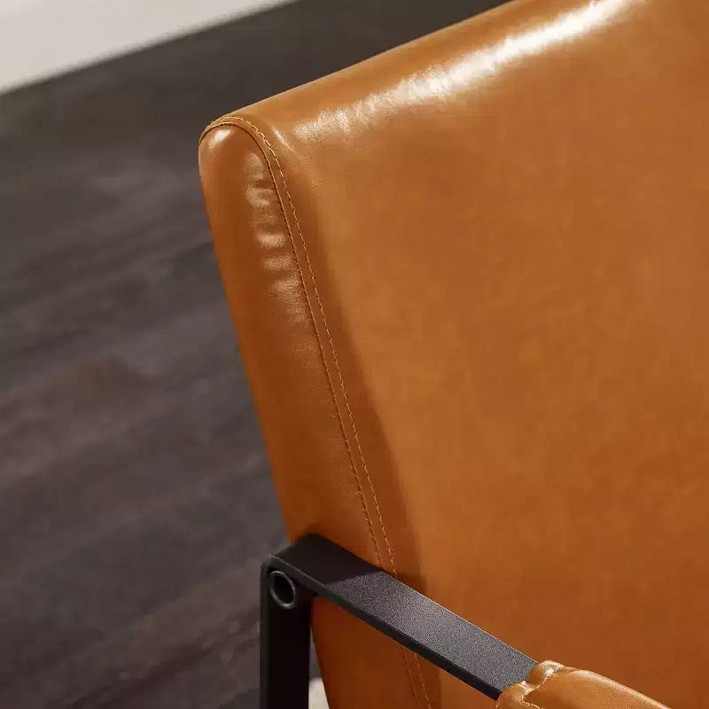 Fauteuil d'appoint avec assise et dossier rembourrés en similicuir