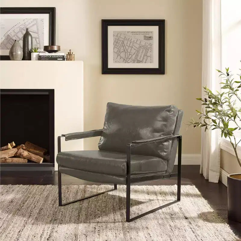 Fauteuil d'appoint avec assise et dossier rembourrés en similicuir