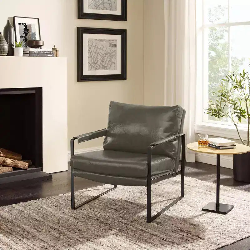 Fauteuil d'appoint avec assise et dossier rembourrés en similicuir