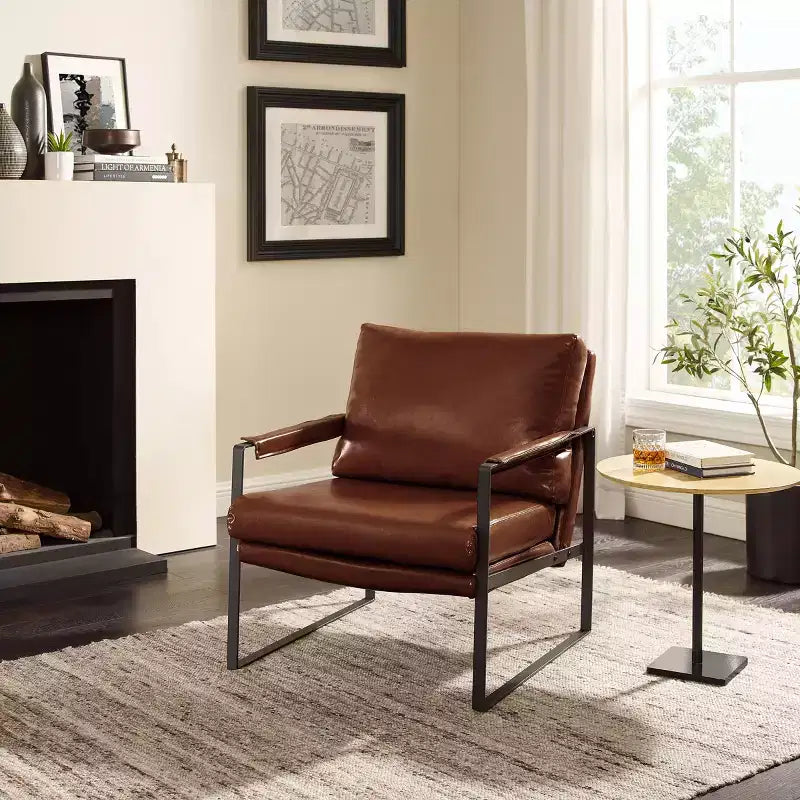 Fauteuil d'appoint avec assise et dossier rembourrés en similicuir