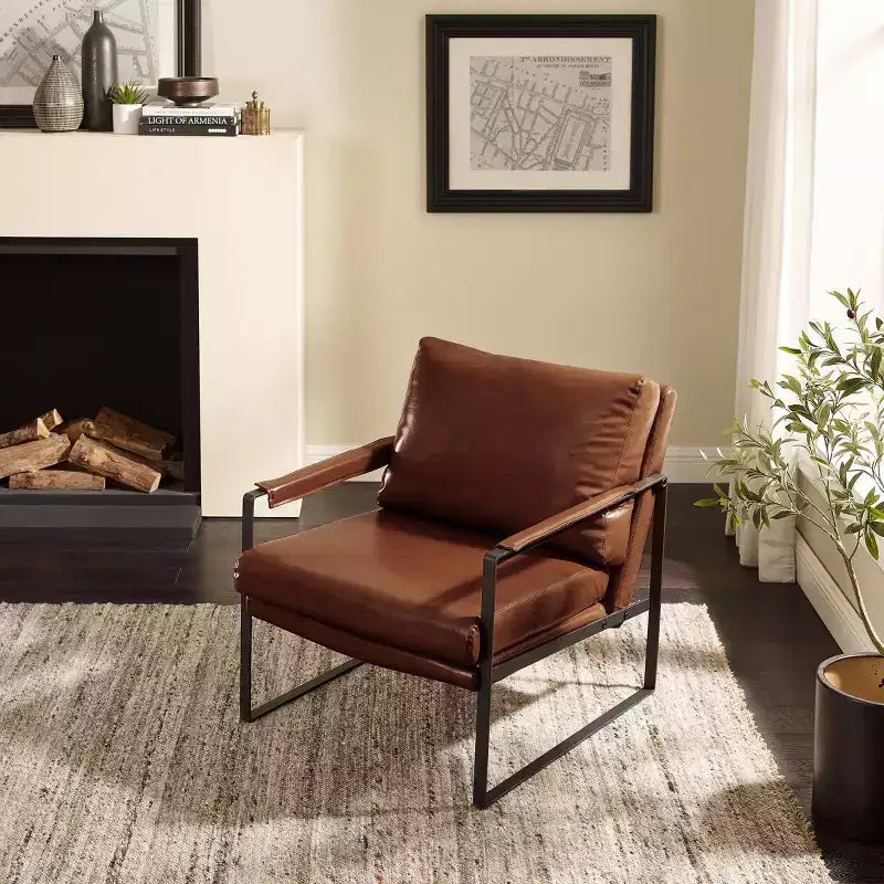 Fauteuil d'appoint avec assise et dossier rembourrés en similicuir