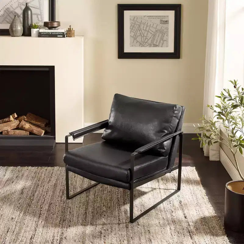 Fauteuil d'appoint avec assise et dossier rembourrés en similicuir
