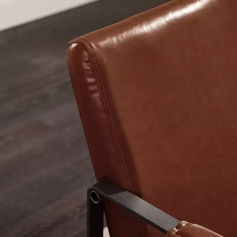 Fauteuil d'appoint avec assise et dossier rembourrés en similicuir