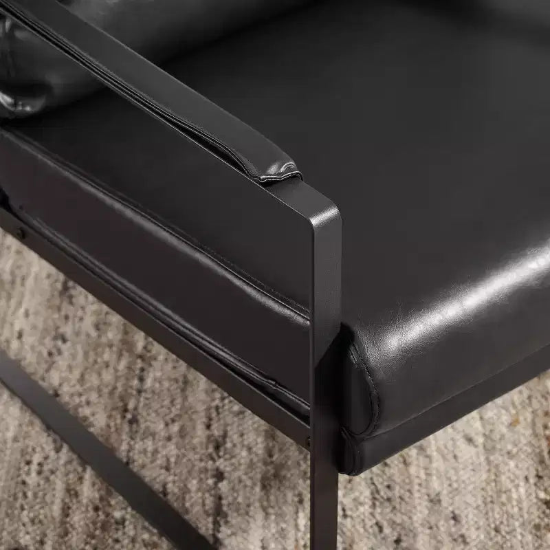Fauteuil d'appoint avec assise et dossier rembourrés en similicuir