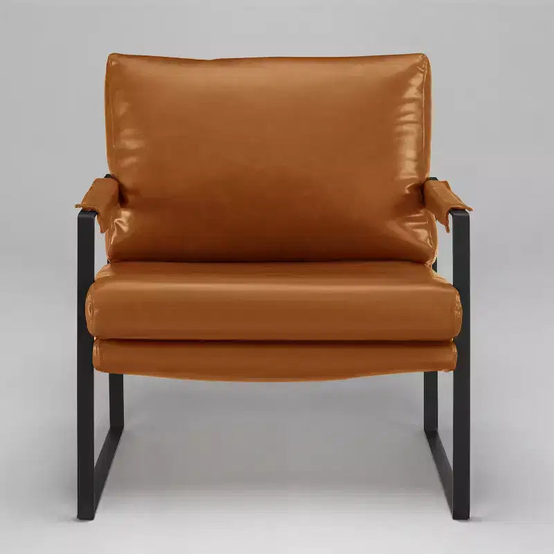 Fauteuil d'appoint avec assise et dossier rembourrés en similicuir