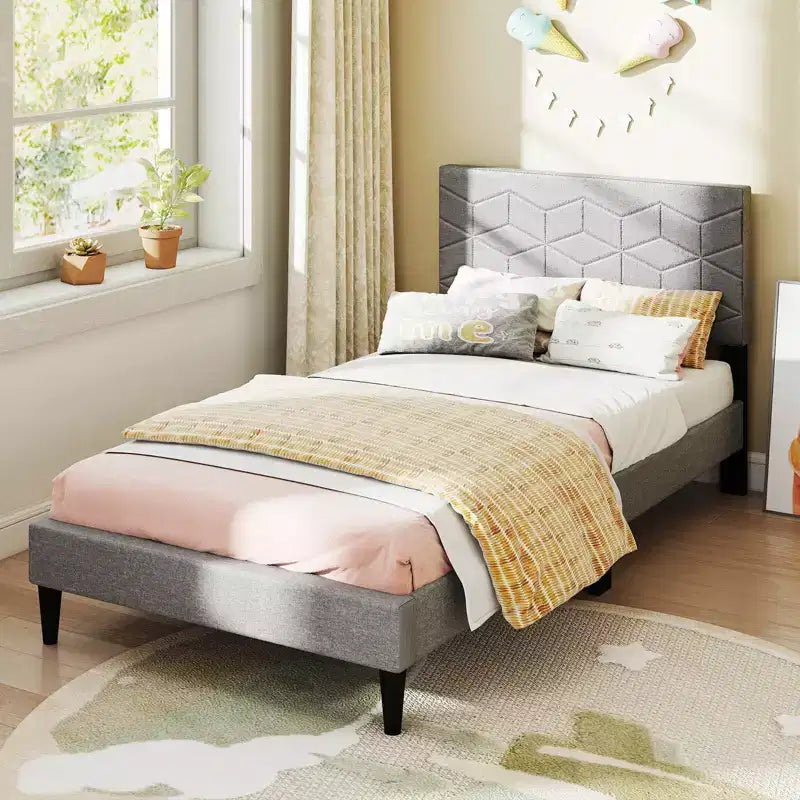 Cadre de lit double/grand lit avec tête de lit capitonnée en tissu de lin et support à lattes en bois