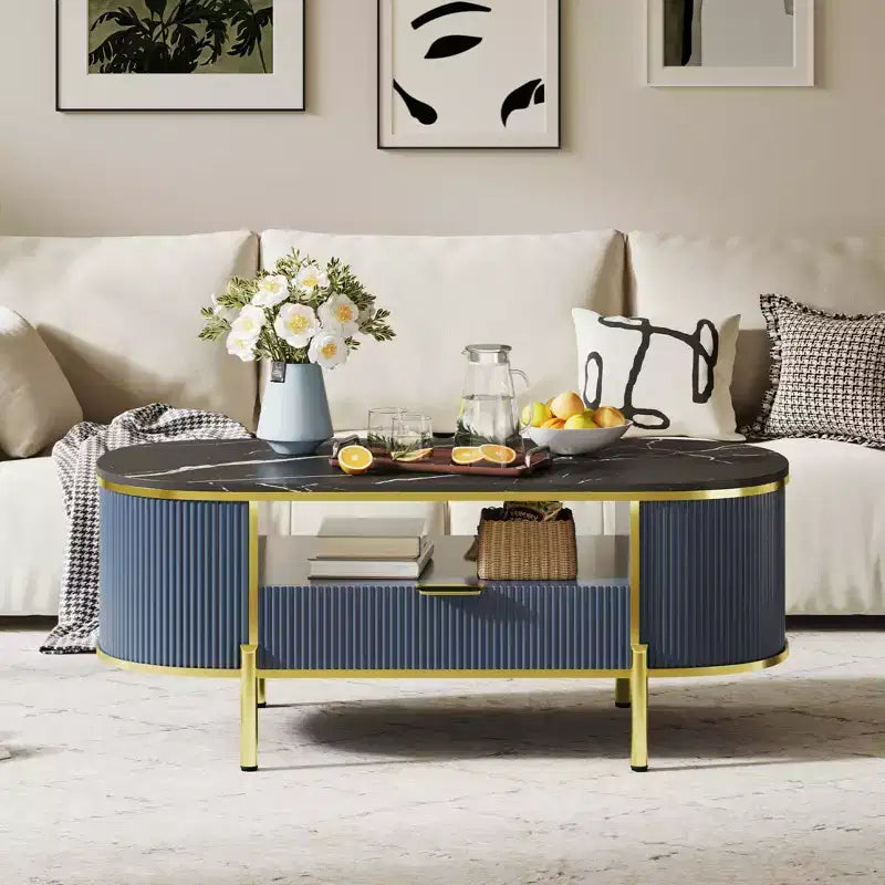 Table basse ovale moderne cannelée de 122 cm, plateau en faux marbre et base incurvée en métal doré, table centrale de salon avec tiroir et rangement
