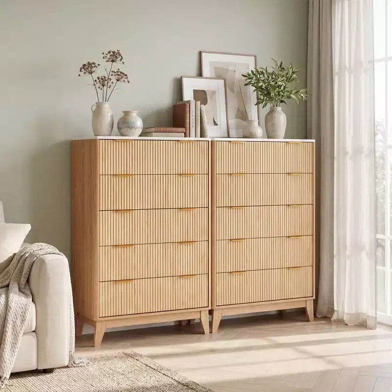 Commode haute élégante avec motif cannelé et accents dorés, commode étroite pour chambre à coucher, entrée, salle de bain